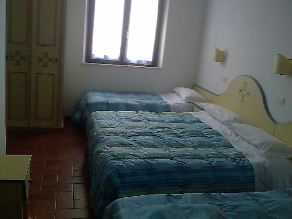 Ostello Victor Center Assise Chambre photo